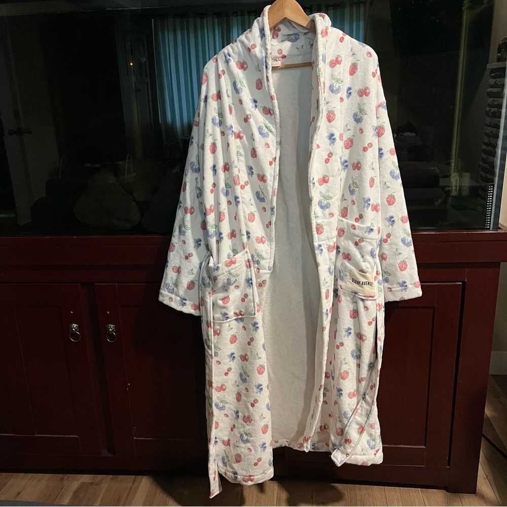 Djerf Avenue Summer Berries Robe!